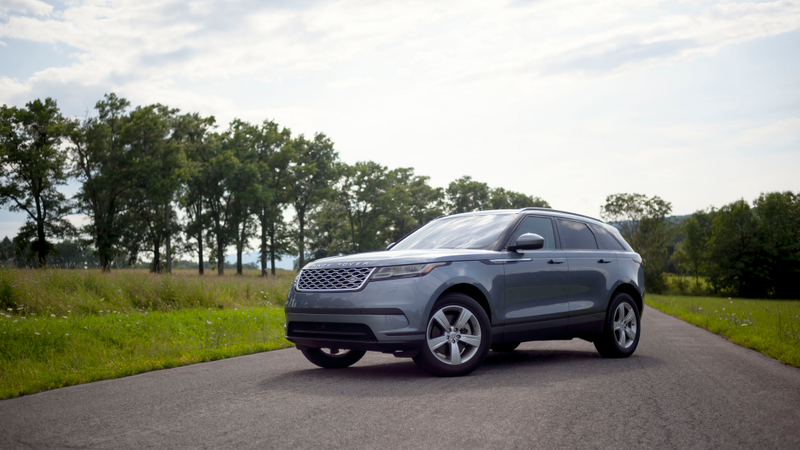 Illustration for article titled The 2018 Range Rover Velar Rolls Like Royalty and Attracts as Much Attention